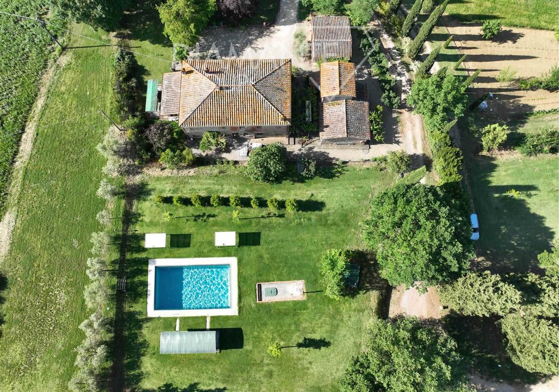 Farm Ranch in Foiano della Chiana, Tuscany, Italy 3 - 17361631