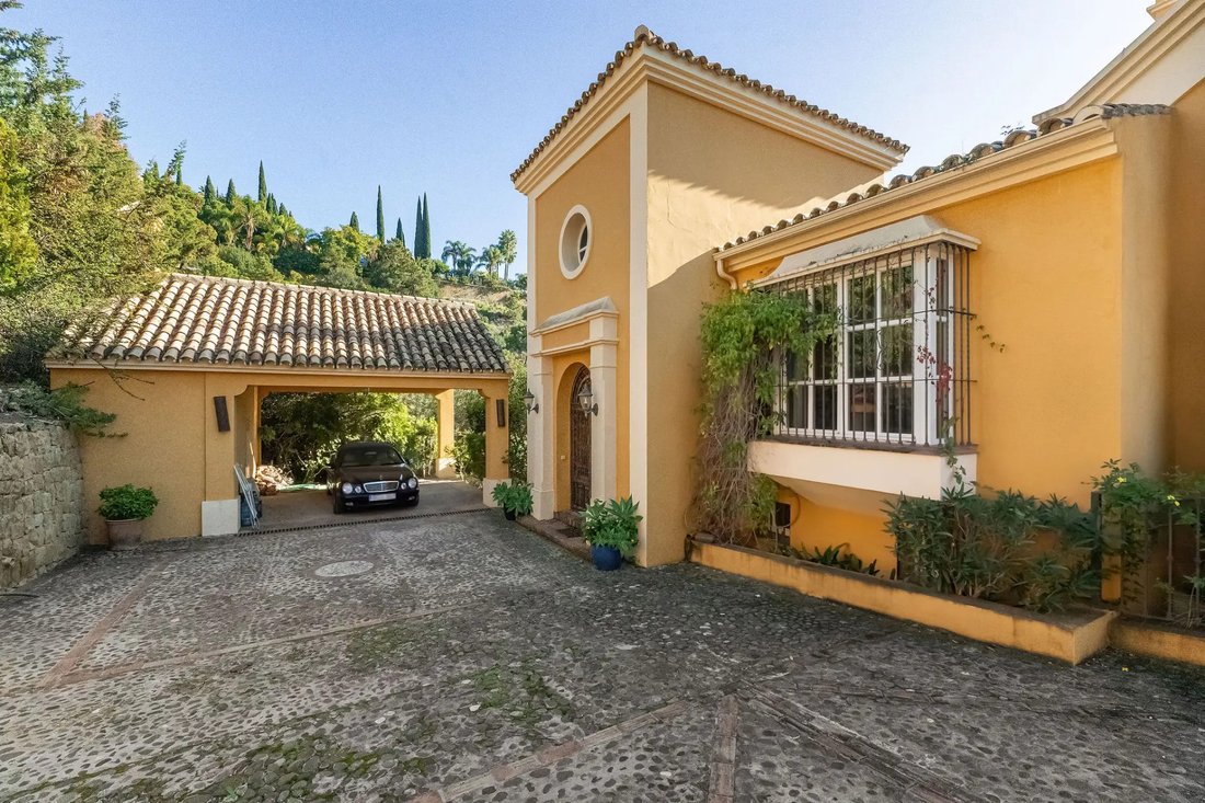Villa in El Madroñal, Benahavis, Spain 3 - 17922613