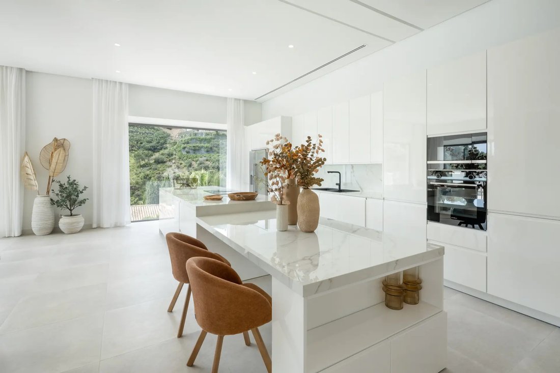 Villa in El Madroñal, Benahavis, Spain 2 - 17922606