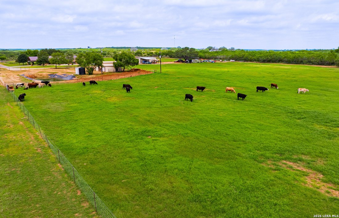 House in Moore, Texas, United States 1 - 17923879