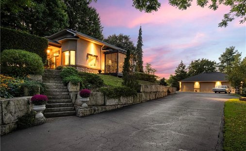 House in Hamilton, Ontario, Canada 1