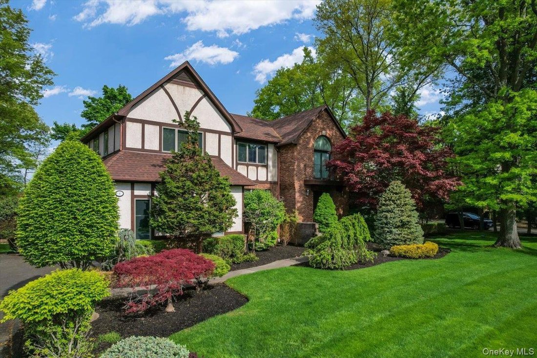 House in Airmont, New York, United States 1 - 17921482