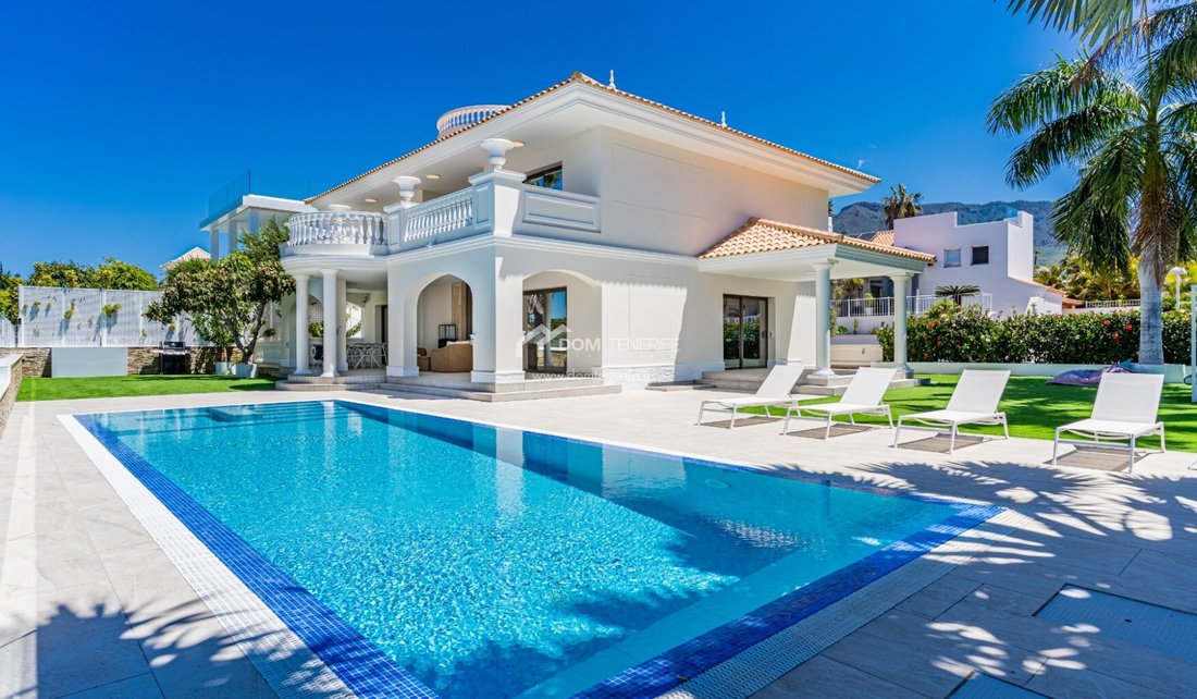 Villa in La Caleta, Adeje, Canary Islands 1 - 17918447