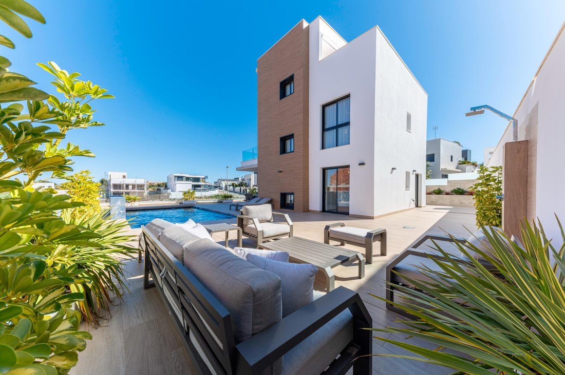 Villa in Orihuela, Valencian Community, Spain 2 - 17367236