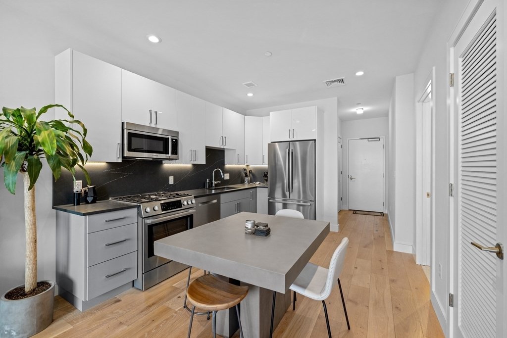 Condo in Boston, Massachusetts, United States 2 - 17922805