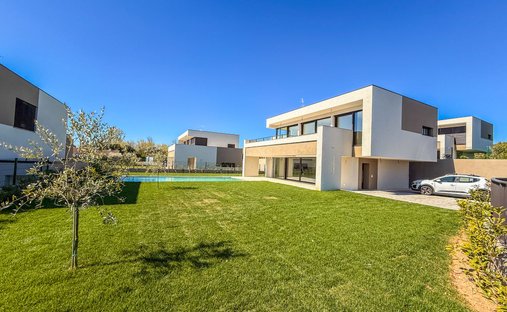 Villa in Moniga del Garda, Lombardy, Italy 1