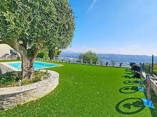 Villa in Saint-Laurent-du-Var, Provence-Alpes-Côte d'Azur, France 4 - 17918456