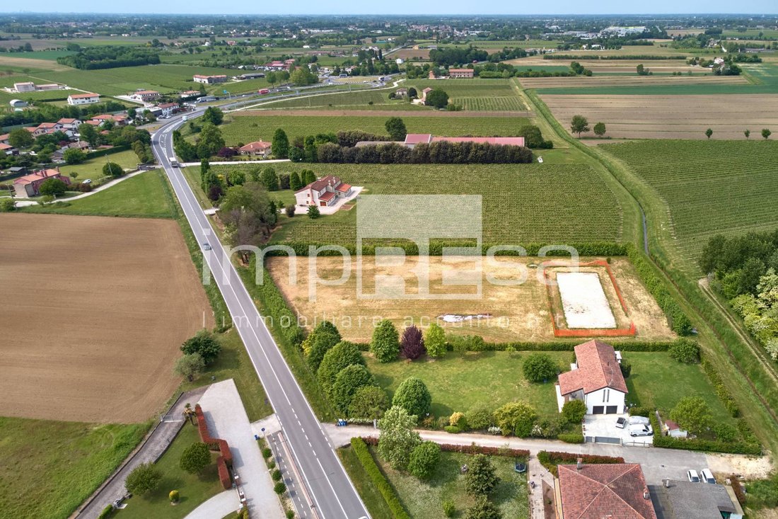 Land in Roncade, Veneto, Italy 4 - 17924486