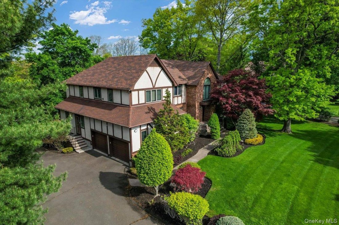 House in Airmont, New York, United States 2 - 17921482