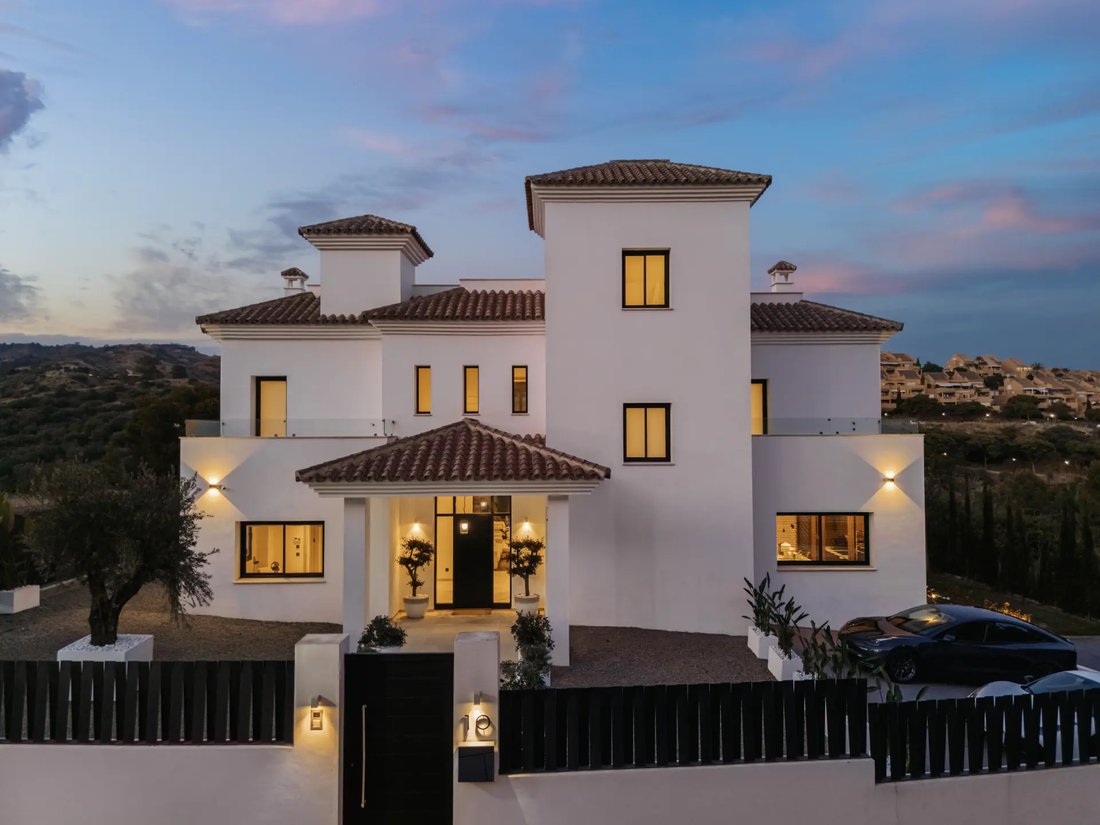 Villa in Elviria-Cabopino, Marbella, Spain 1 - 17923260