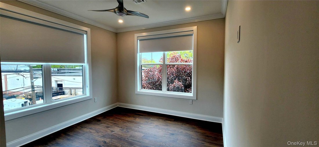Lynbrook, New York, United States 5 - 17918146