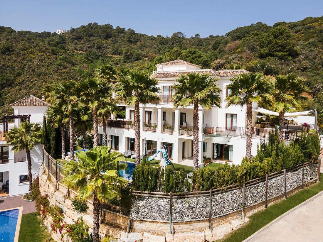 Villa in Benahavis, Andalusia, Spain 1 - 17919235