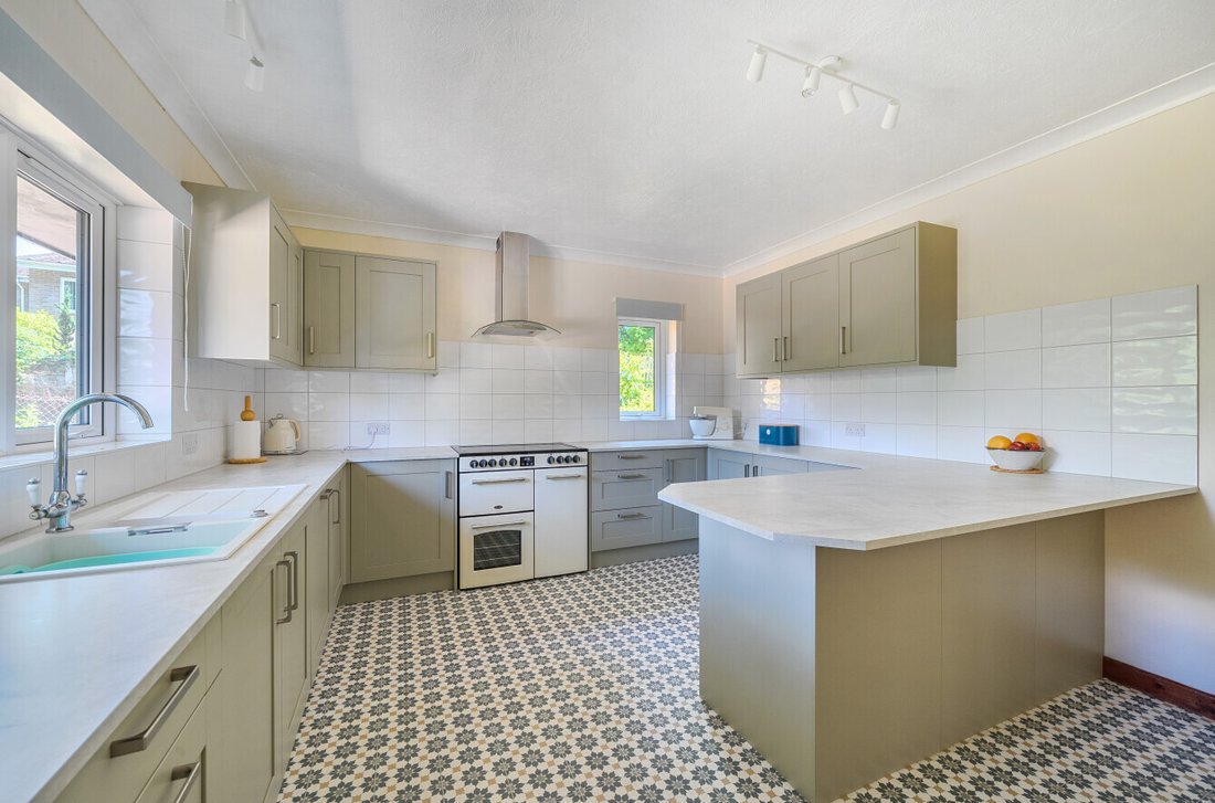 Chalet in Highcliffe, England 2 - 17916396