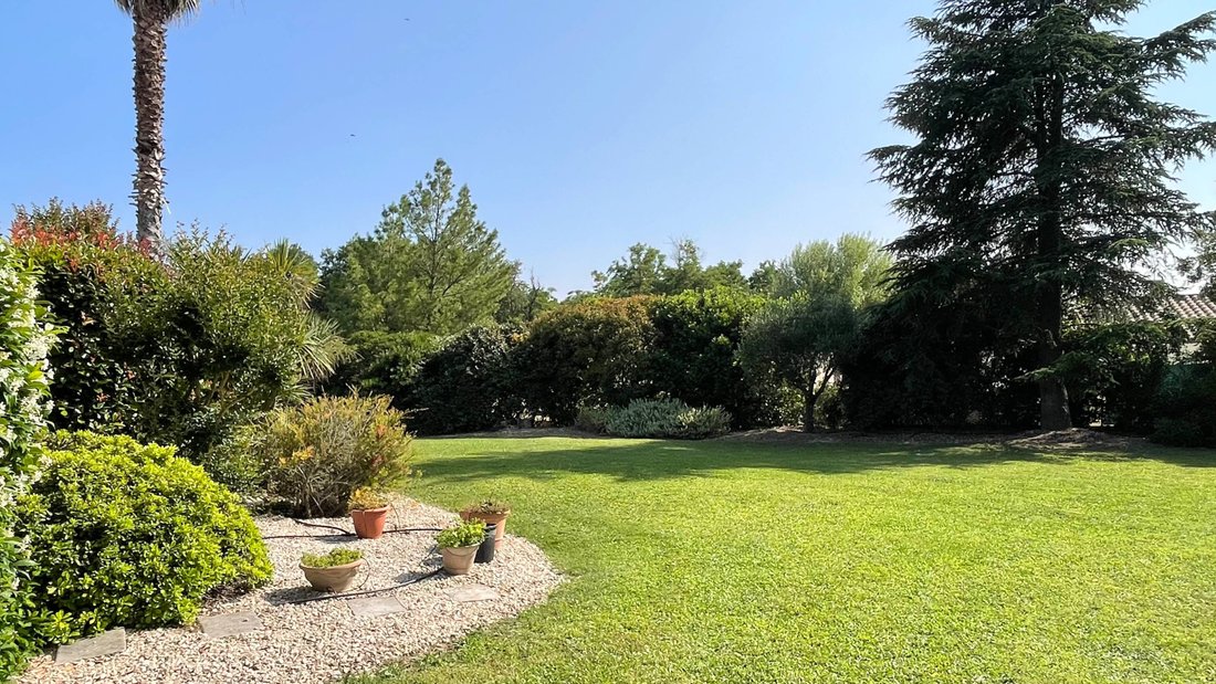 Villa in Uzès, Occitania, France 3 - 17922520