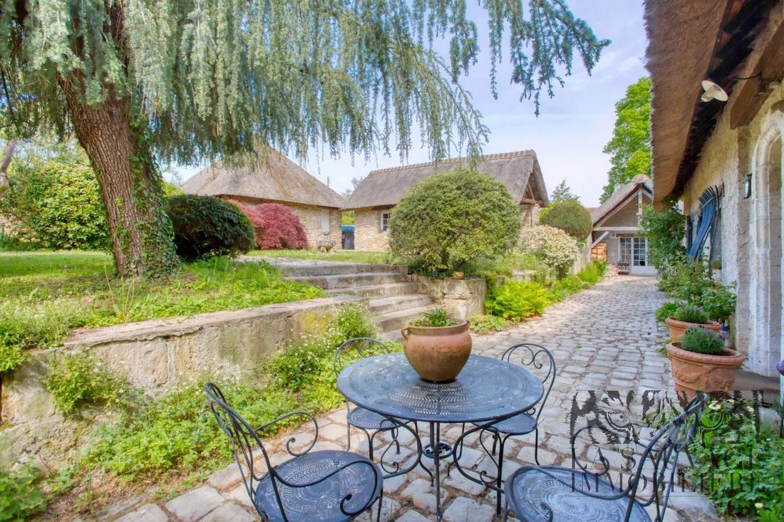 Apartment in Les Mesnuls, Ile-de-France, France 3 - 17885913