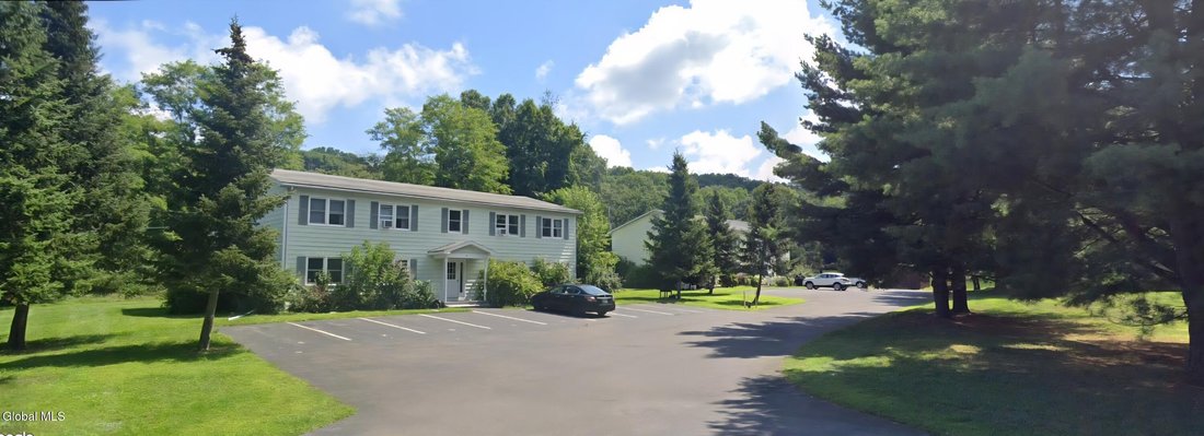 Ghent, New York, United States 1 - 17919705