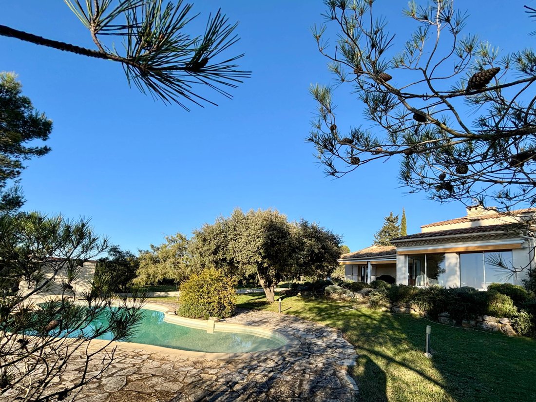 Estate in Uzès, Occitania, France 1 - 17922571