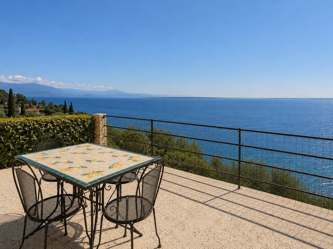Villa in Hill Zone, Padenghe sul Garda, Lombardy 5 - 17922086