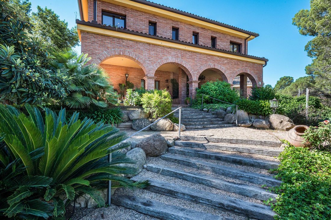 Villa in Sant Cugat del Valles, Catalonia, Spain 1 - 17918318