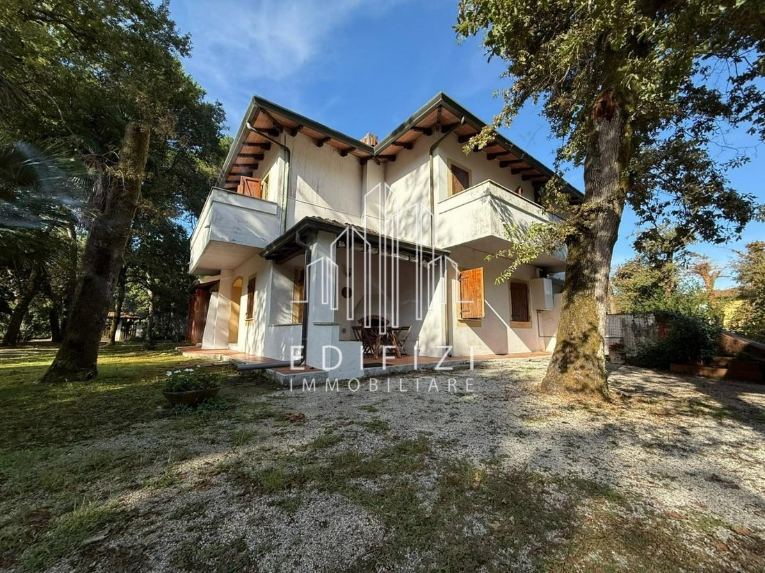 Country House in Ronchi, Massa, Italy 2 - 17920592