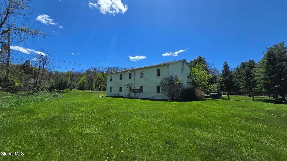 Ghent, New York, United States 4 - 17919705