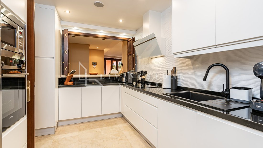 Apartment in Gualdalmansa, Estepona, Andalusia 4 - 17921802