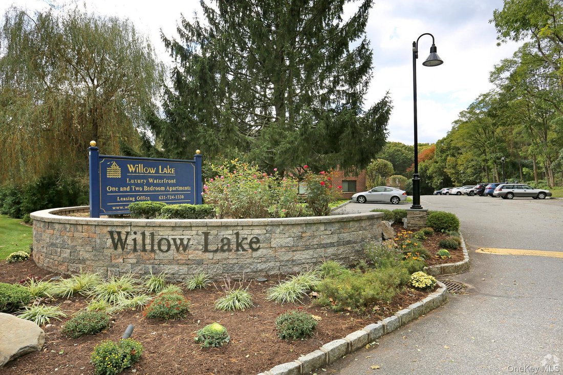 Smithtown, New York, United States 1 - 17918021