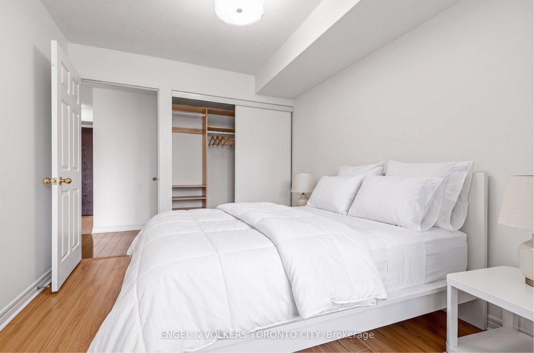 Condo in Toronto, Ontario, Canada 4 - 17922769