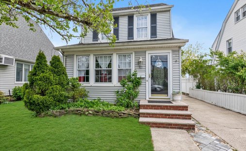 House in East Williston, New York, United States 1