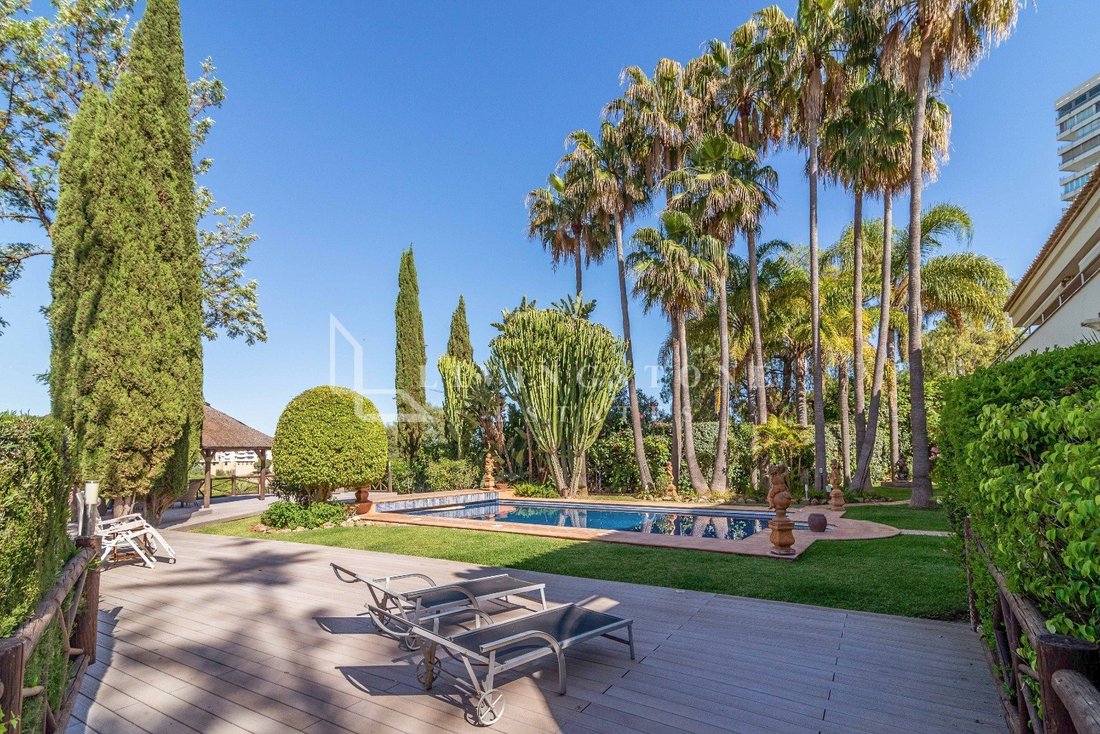 Villa in Rio Real, Marbella, Andalusia 1 - 17920219