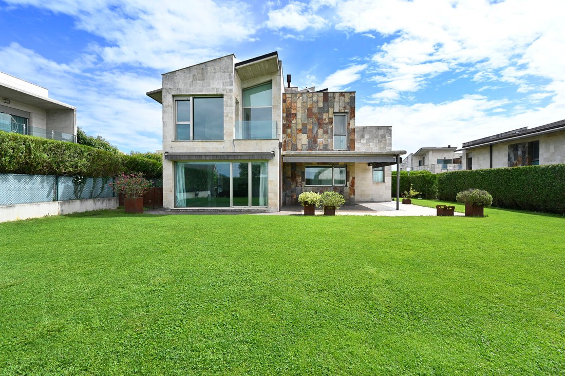 House in Santa Cruz de Bezana, Cantabria, Spain 1 - 17923486