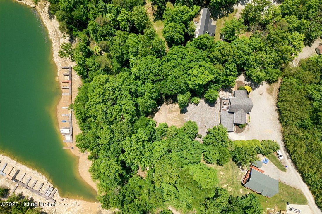 House in Bee Spring, Kentucky, United States 1 - 17924028