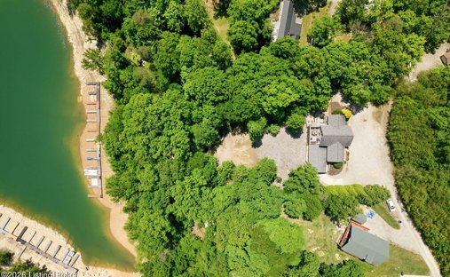 House in Bee Spring, Kentucky, United States 1