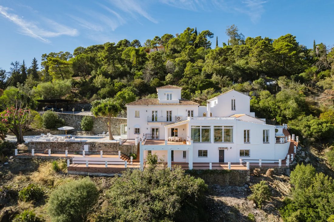 Villa in El Madroñal, Benahavis, Spain 2 - 17923455