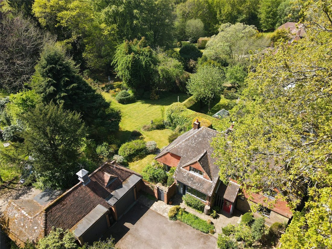 House in Grayshott, England 2 - 17919813