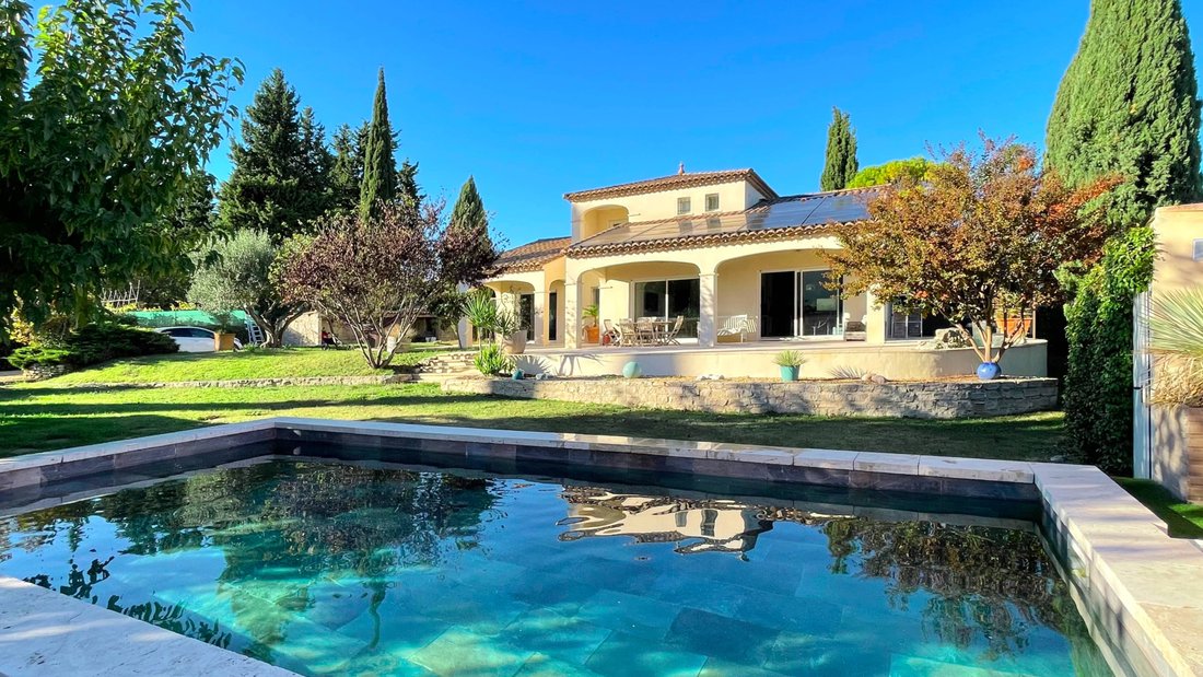 Estate in Uzès, Occitania, France 1 - 17922591