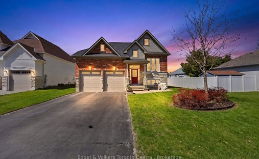 House in Wasaga Beach, Ontario, Canada 1