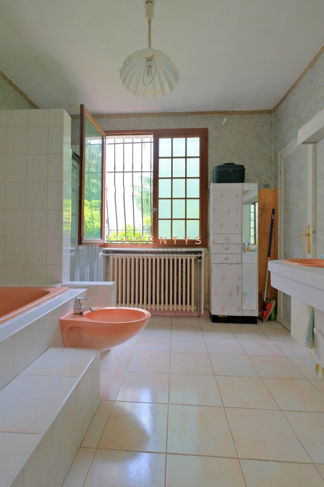 House in Creteil, Ile-de-France, France 5 - 17924796