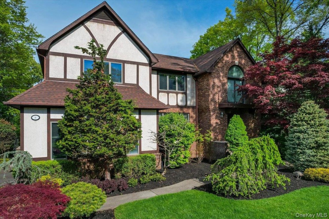 House in Airmont, New York, United States 3 - 17921482