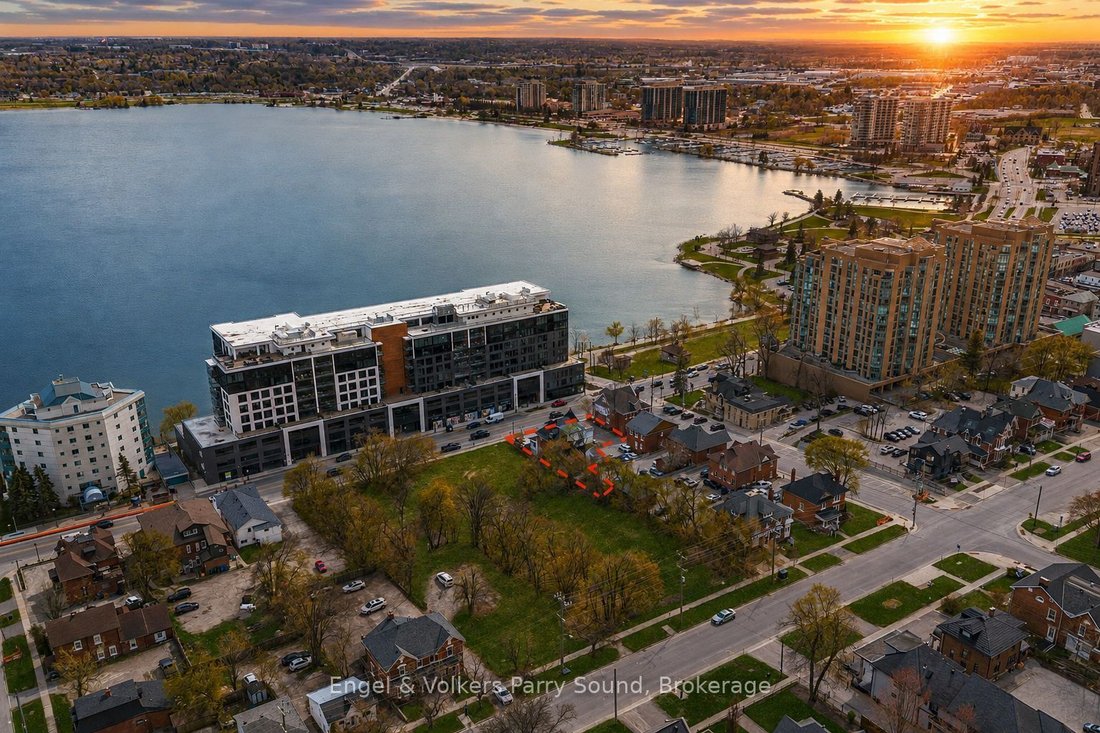 Barrie, Ontario, Canada 3 - 17922694