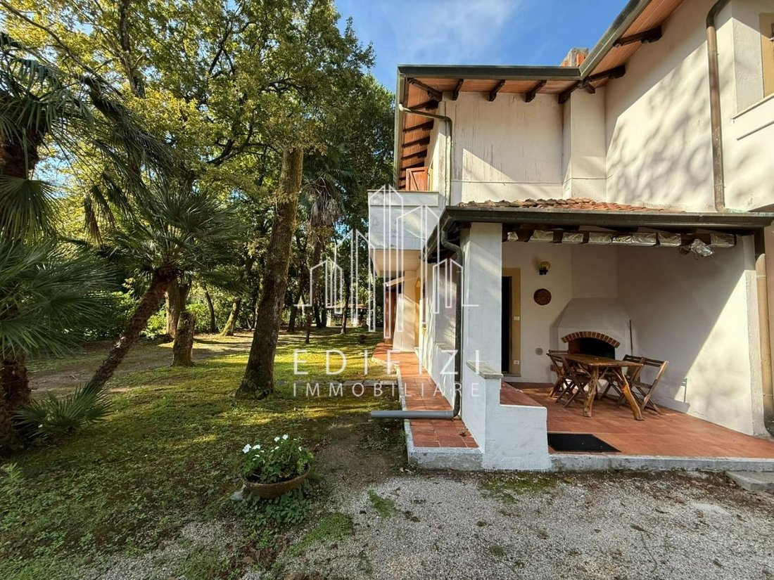 Country House in Ronchi, Massa, Italy 3 - 17920592