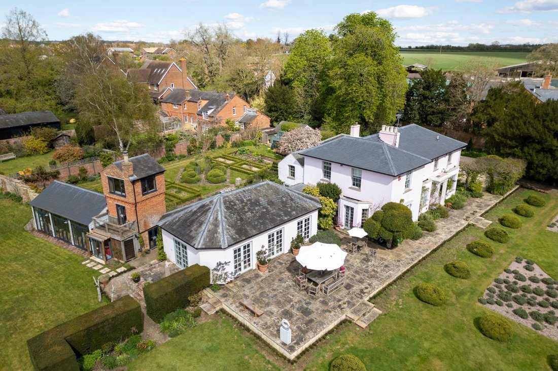 House in Buckinghamshire, England 2 - 17918301