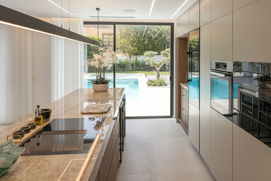 Villa in Puerto Banus, Marbella, Spain 3 - 17921897