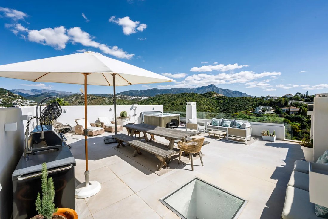 Apartment in La Quinta, Benahavis, Andalusia 2 - 17923661