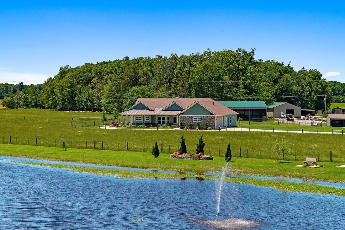 House in Smithville, Tennessee, United States 1 - 17921522