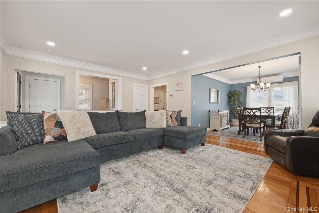 House in New York, New York, United States 4 - 17921480