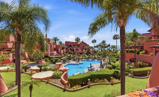 Penthouse in Gualdalmansa, Estepona, Andalusia 1