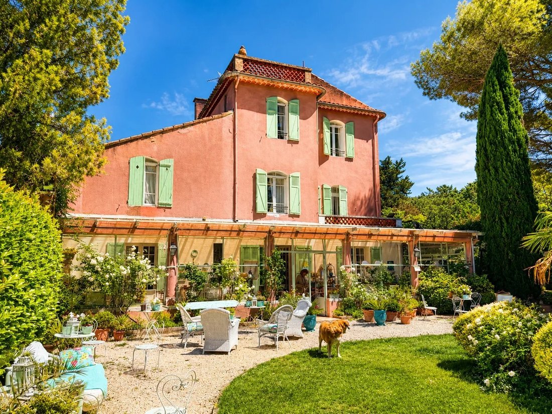 Estate in Orgon, Provence-Alpes-Côte d'Azur, France 2 - 17918337