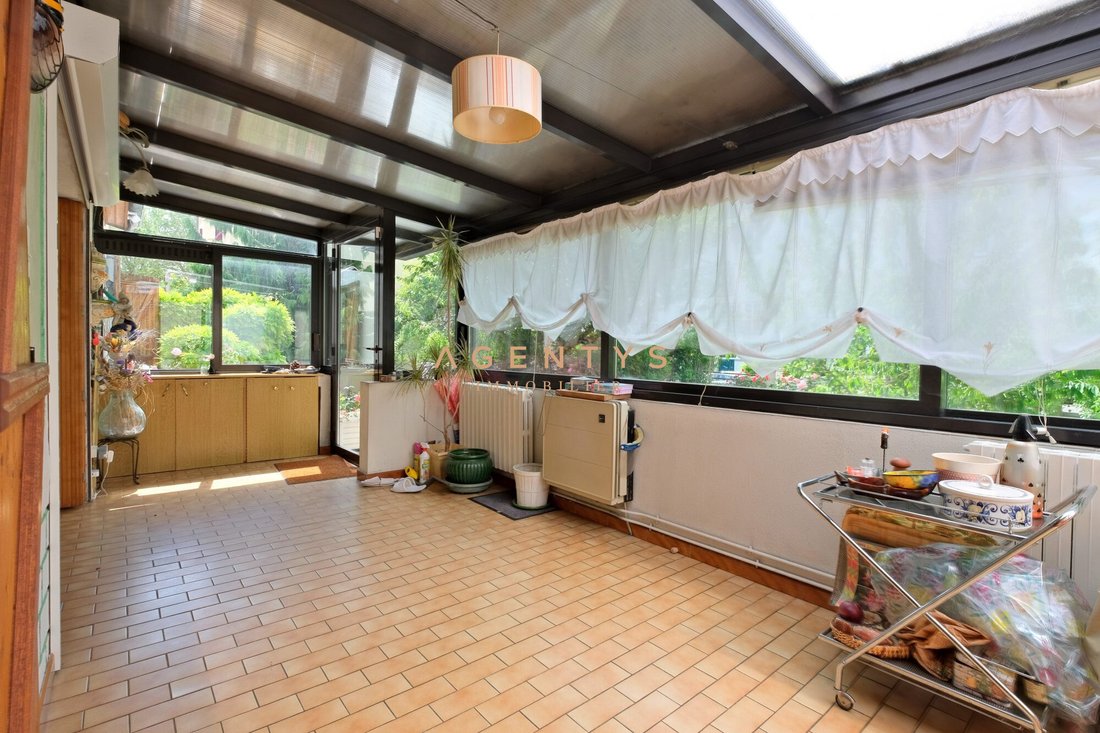 House in Creteil, Ile-de-France, France 1 - 17924796