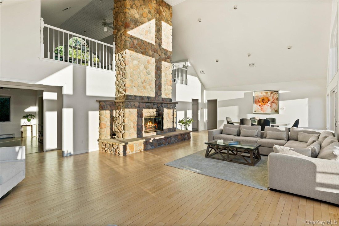 House in Calverton, New York, United States 3 - 17924006